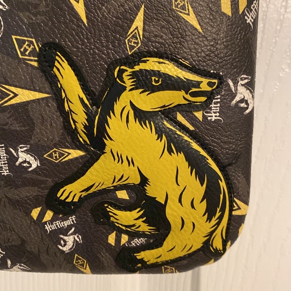 Hufflepuff cross-body purse - Picture 6 of 9